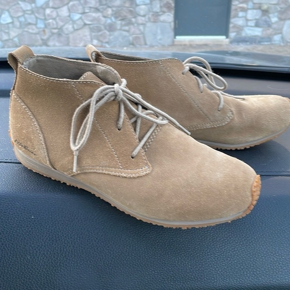 Eddie Bauer Chuka style ankle booties suede size 8 1/2 - Picture 1 of 6